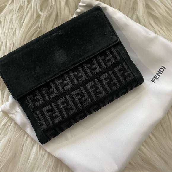 Sold on instagram Fendi wallet 💯 authentic - Picture 7 of 7
